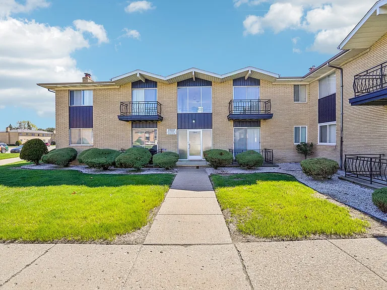 Rivercrest Apartments — Photo 92