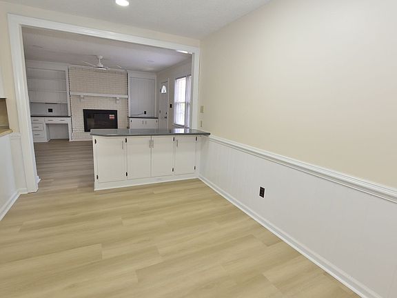 5th image of 1200 W Mount Dr