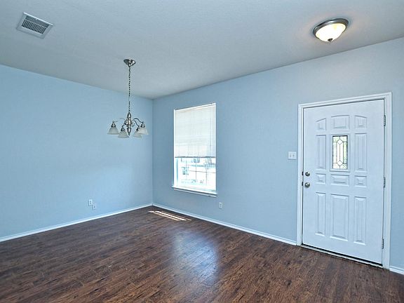 4th image of 303 Banner Ave