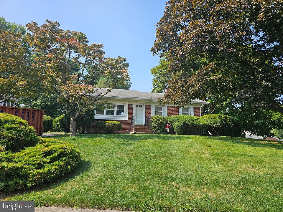 2nd image of 1618 Ross Rd