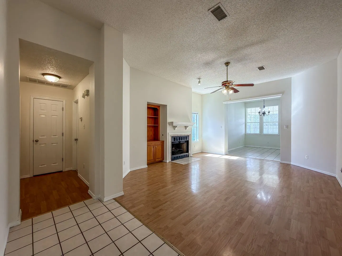 Lovely Home for Lease! - 3 Bed, 2 Bath, 2 Car Garage in South Fort Smith! — Photo 2