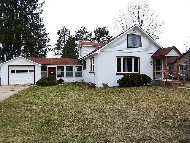 843 N Main St photo 1