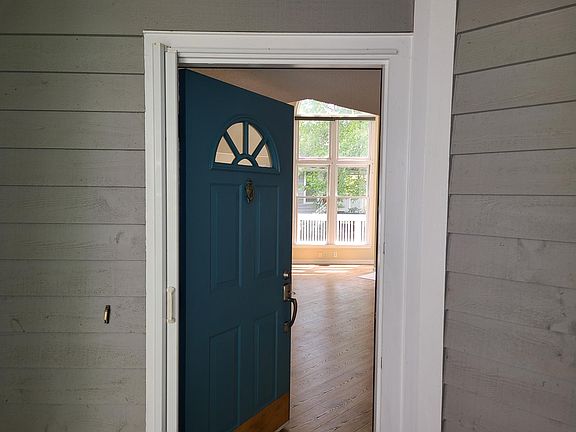 3rd image of 310 Kirkwood Dr