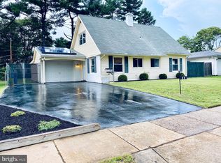 21 Sherwood Ln, Willingboro, NJ 08046