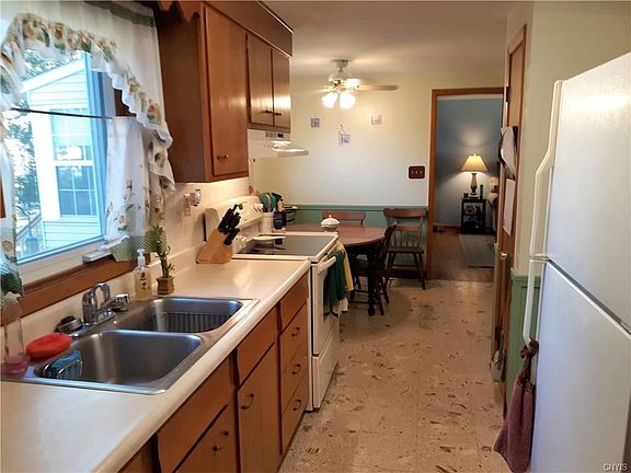 3rd image of 4899 Driftwood Dr