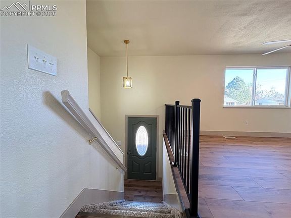 4th image of 2512 Barkman Dr