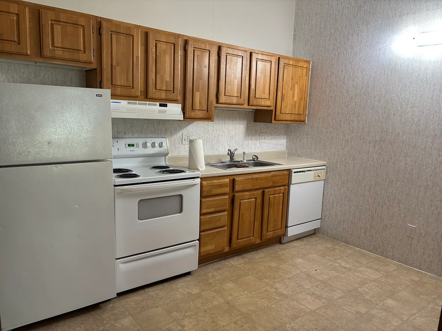 Ashton Place Apartments — Photo 3
