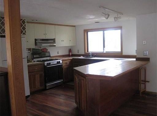 2nd image of 12 Hog Hill Rd