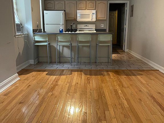 5th image of 804 N Calvert St