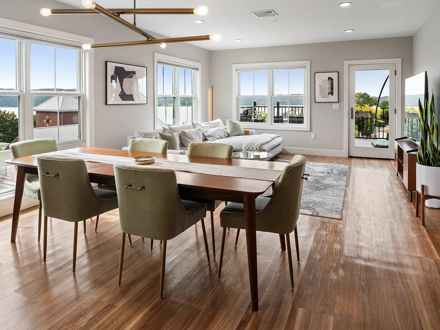 2 bed, 2.0 bath, 1170 sqft, $5,725 — Photo 4