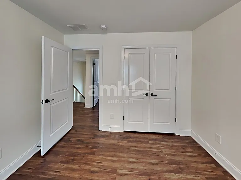 263 Royal Crescent Ter — Photo 19