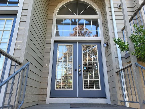 3rd image of 378 Glenn St