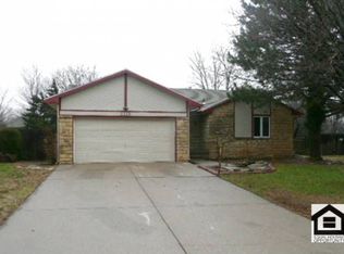 2118 N Covington Cir, Wichita, KS 67212