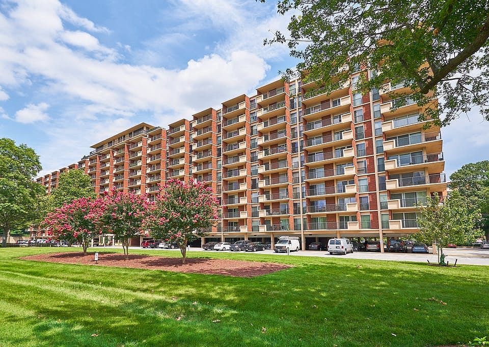 1st image of 1300 Army Navy Dr #10709530