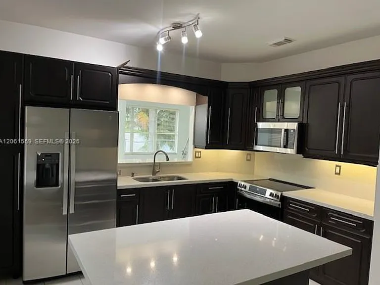 6983 SW 161st Pl — Photo 3