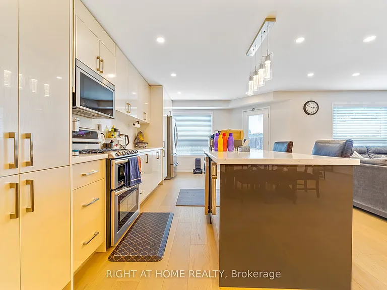 1300 Ravencliffe Ct — Photo 32