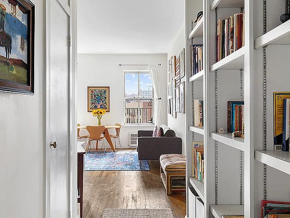 3rd image of 99 Bank St APT 6H