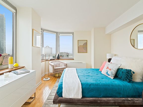 5th image of 500 W 43rd St APT 38F