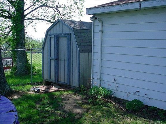 3rd image of 4018 Mount Vernon Dr