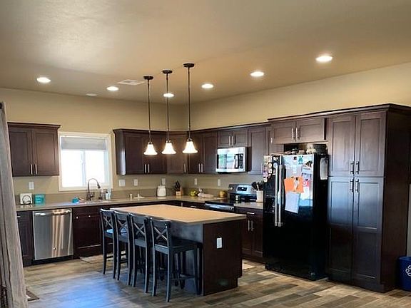 3rd image of 170 Spruce Ln