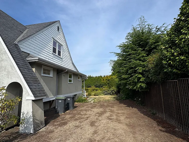 1758B Western Pkwy — Photo 2