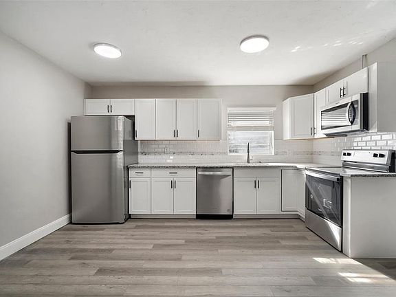 4th image of 703 E Orchid Ave