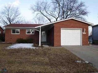 28474 Newport Dr, Warren, MI 48088