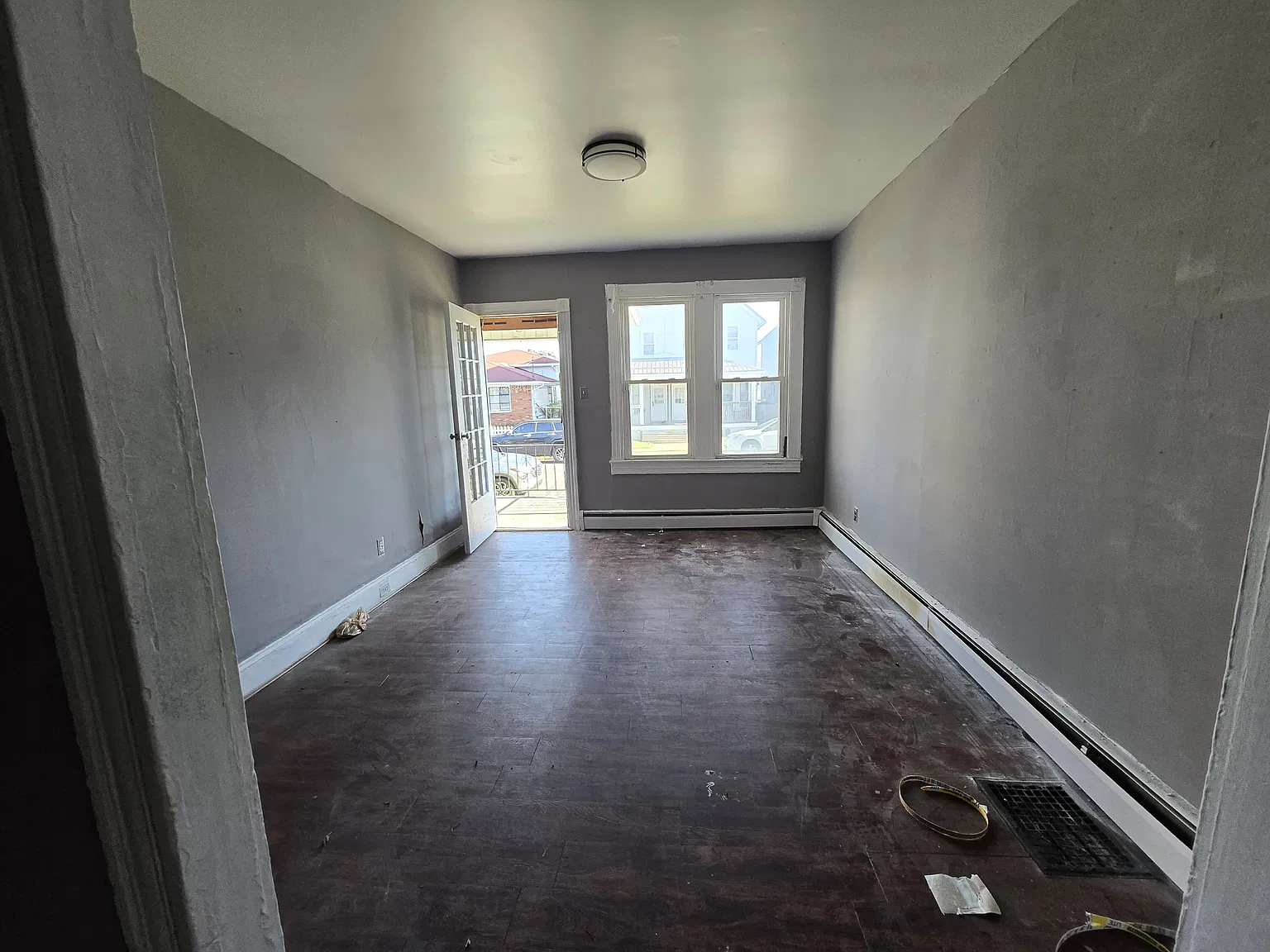 3 bed, 1100 sqft, $1,200 — Photo 2