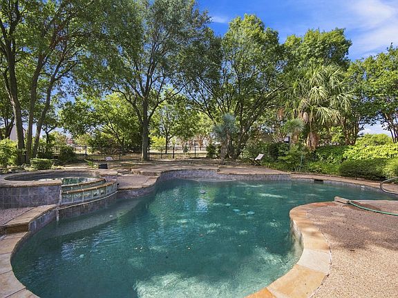 3rd image of 1212 N Creek Cir