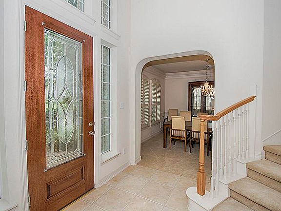 5th image of 225 Sutherland Ln