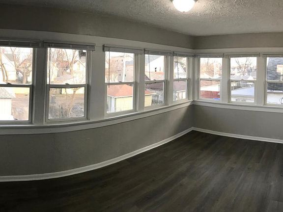 2nd image of 815 Dawson St APT 3