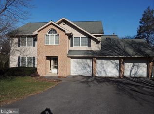715 Pinewood Cir, Pottsville, PA 17901
