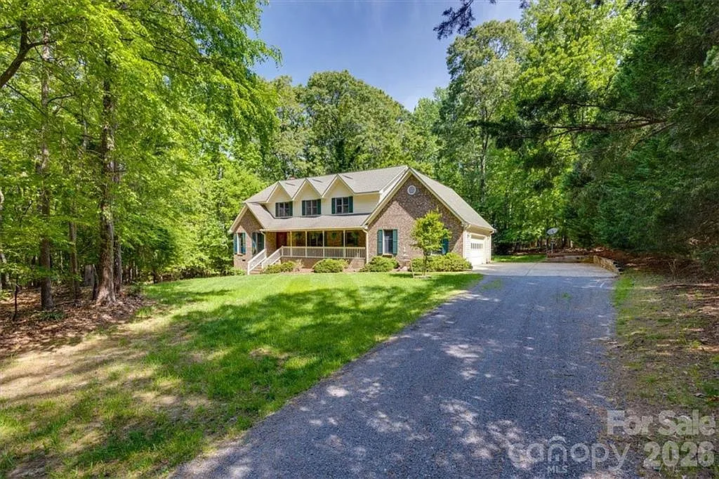4 bed, 2879 sqft, $2,800 — Photo 1