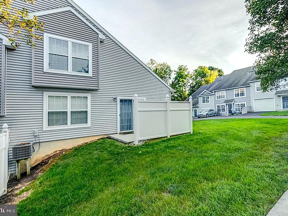 5th image of 50 Courtyard Dr