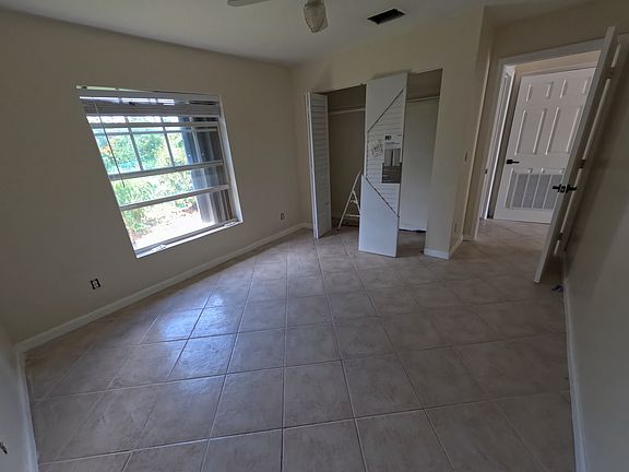 4th image of 216 Randolph Ct