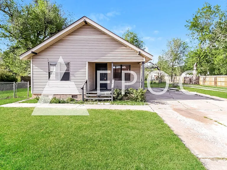 705 E Hughbert St — Photo 7