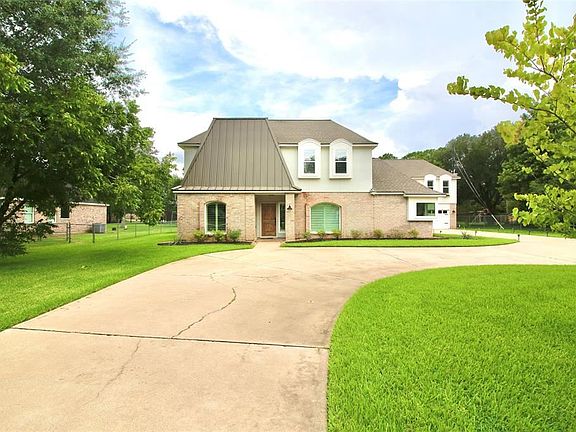 2nd image of 2910 S Saddlebrook Dr