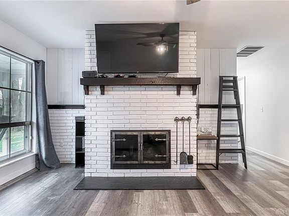 5th image of 2056 Drummond Dr
