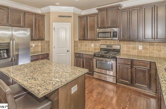 4th image of 105 Abbey Gardens Ln