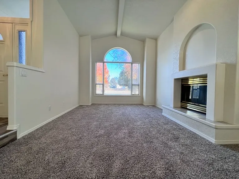 411 N Edgewood Ln — Photo 4
