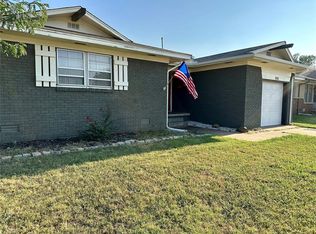 916 Holoway Dr, Midwest City, OK 73110