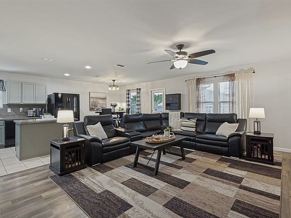 3rd image of 125 Abelia Dr