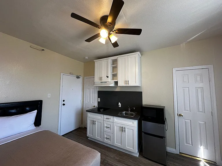 Soto Rose Apartments — Photo 49