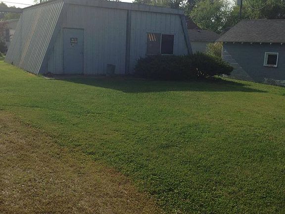 Side lot and barn