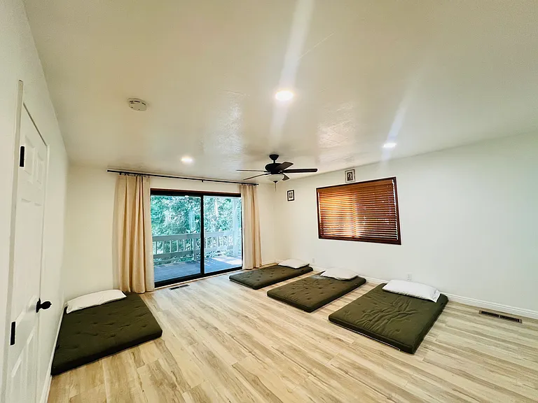 1080 Chateau Dr — Photo 6