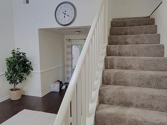 4th image of 115 Deer Hill Ct