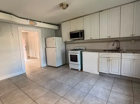 211 W 3rd St, Plainfield, NJ 07060