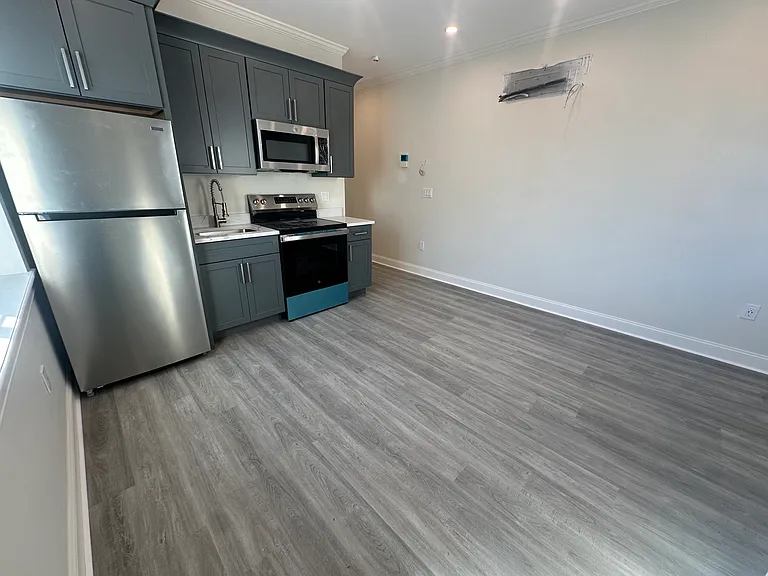 134 Linden St #102 — Photo 2