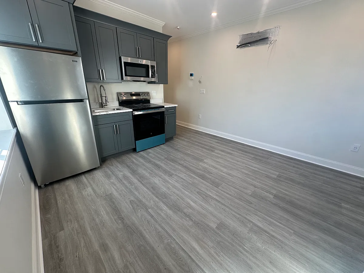 Building Photo - 134 Linden St #104
