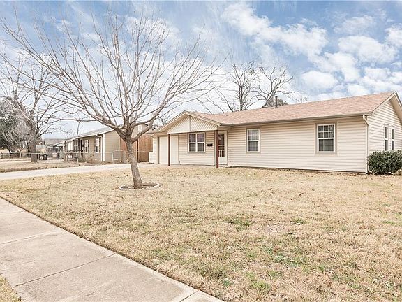 3rd image of 407 Milam Dr